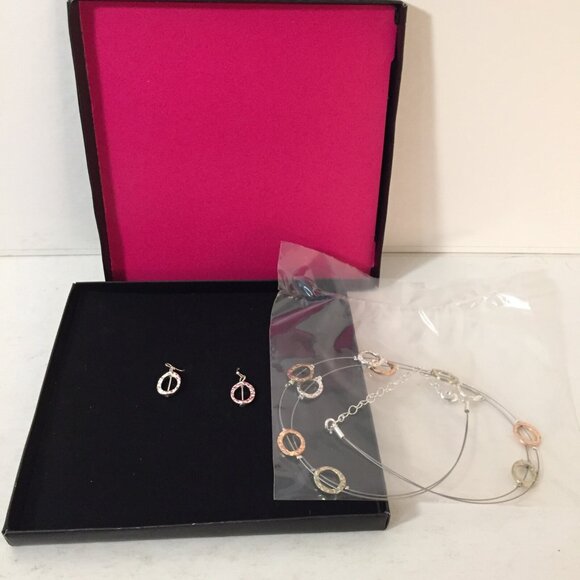 Illusion Hammered Necklace Earrings & Bracelet Set Tricolored. NEW  Retired Avon - Picture 1 of 10